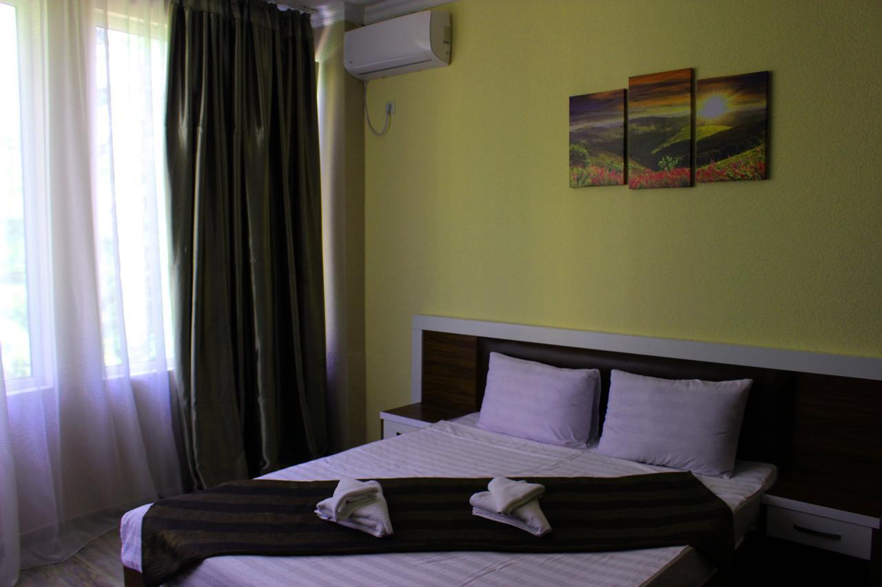 Golden Fleece Hotel Ureki Exteriör bild